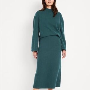 Old Navy Mock Neck Tunic Sweater and Cozy Knit Midi Skirt Set. NWOT.